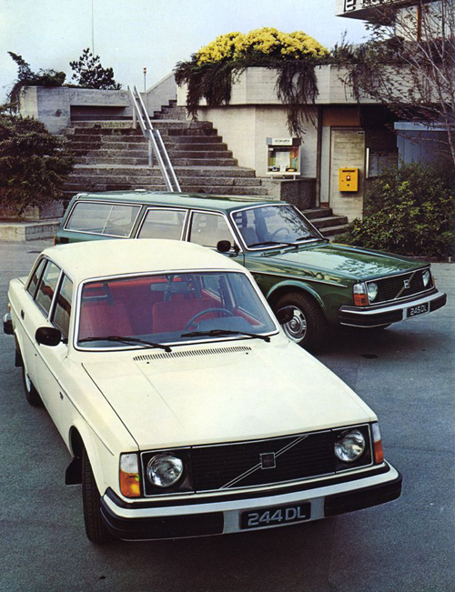 1978 - Volvo 244 DL and 245 DL at Le Lacustre Restaurant on Quai Jean-Pascal Delamuraz in Lausanne Switzerland