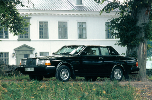 1981 - Volvo 262C at Råda säteri on Säteriallén in Mölnlycke