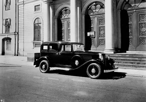 1930 - Volvo PV651 in front of Börsen in Göteborg