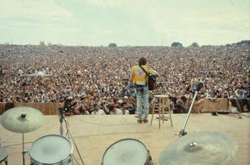 1969 - Woodstock Festival in  Bethel, 69 km southwest of the town of Woodstock, New York.