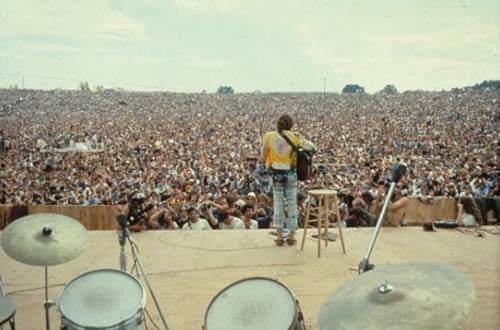 1969 - Woodstock Festival in Bethel, 69 km southwest of the town of Woodstock, New York.