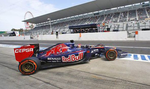 Max Verstappen in the Toro Rosso at Suzuka 2014.