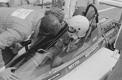 1976 - Boy Hayje sits in the pits car number 39, a Penske-Cosworth PC3 at Dutch GP