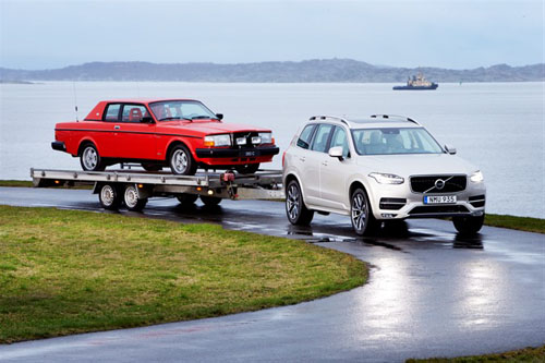The new Volvo XC90 and a Volvo 262C from 1981. 