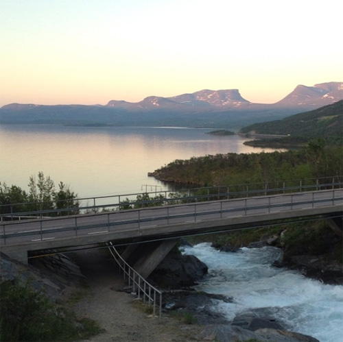 22016 - Bridge on E10 near Silverfallet in Raksjåkka in Björkliden with Lapporten in the background (Instagram)