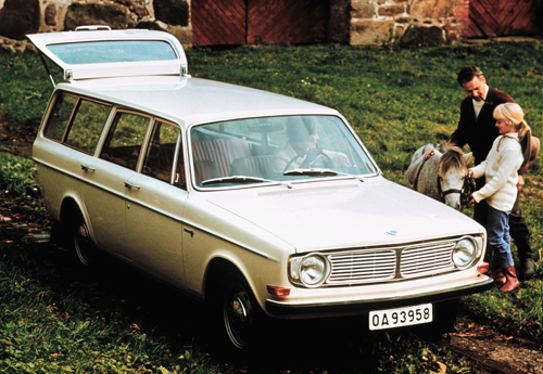 1968 - Volvo 145 at Bosjökloster in Höör in Skåne