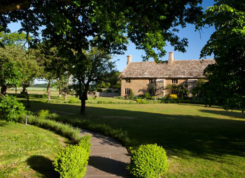 bailiffscourt-hotel-spa-path-leading-to-the-beach